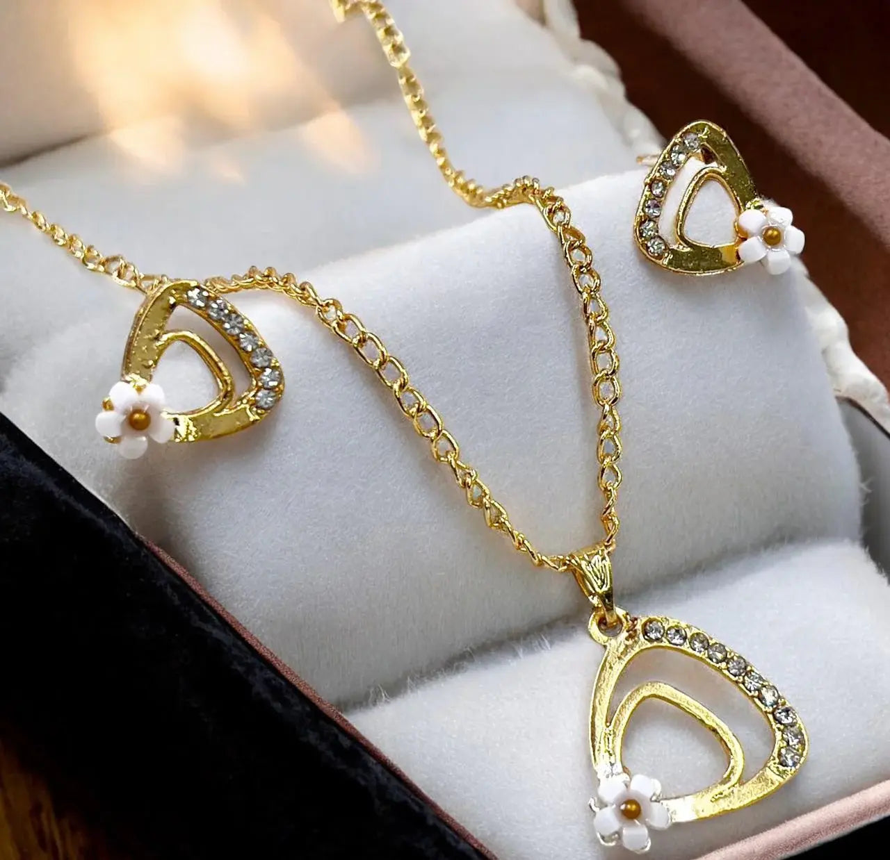 SDQ Flower Wing Pendant Set