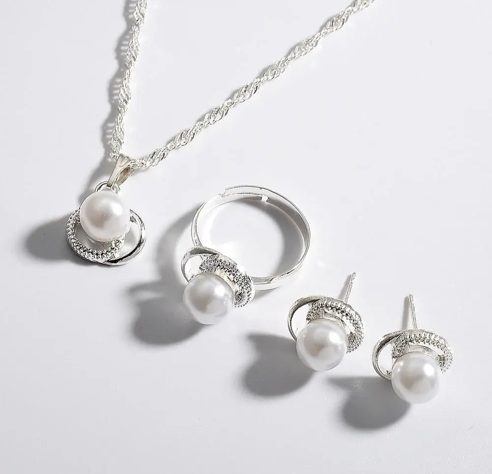 QWN Pearl Pendant Set
