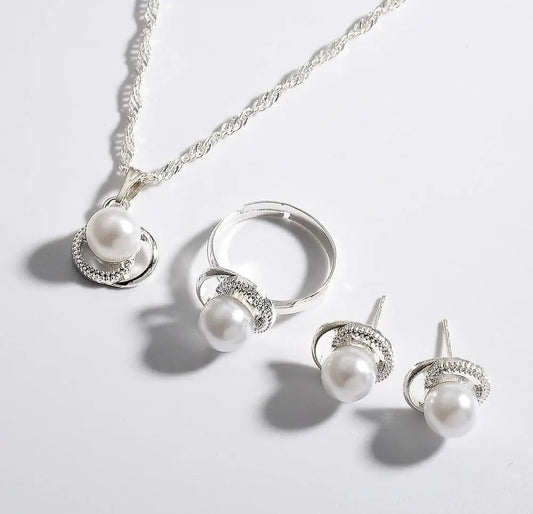 QWN Pearl Pendant Set