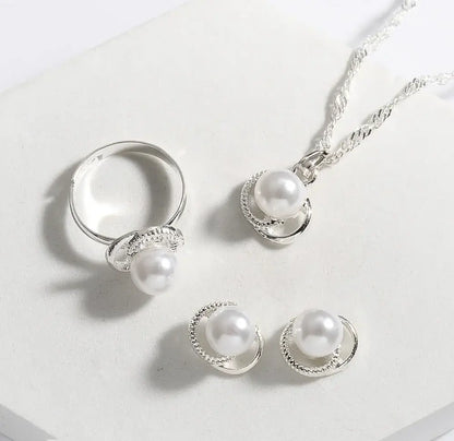 QWN Pearl Pendant Set