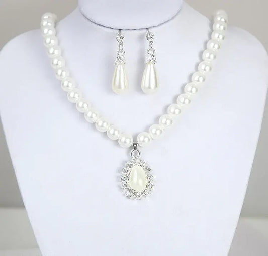 LQP Pearl Pendent Set