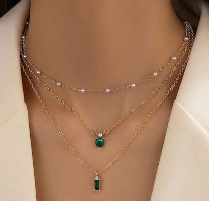 YYE Baguette/Round Pendent With Link Chains