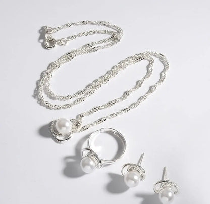 QWN Pearl Pendant Set